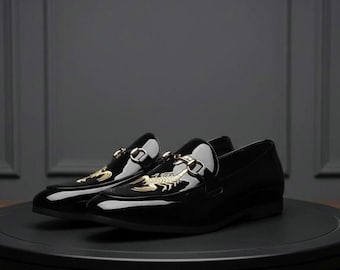 Mocasines de cuero genuino para hombre con bordado de escorpión dorado / Zapatos de vestir formales de lujo hechos a mano
