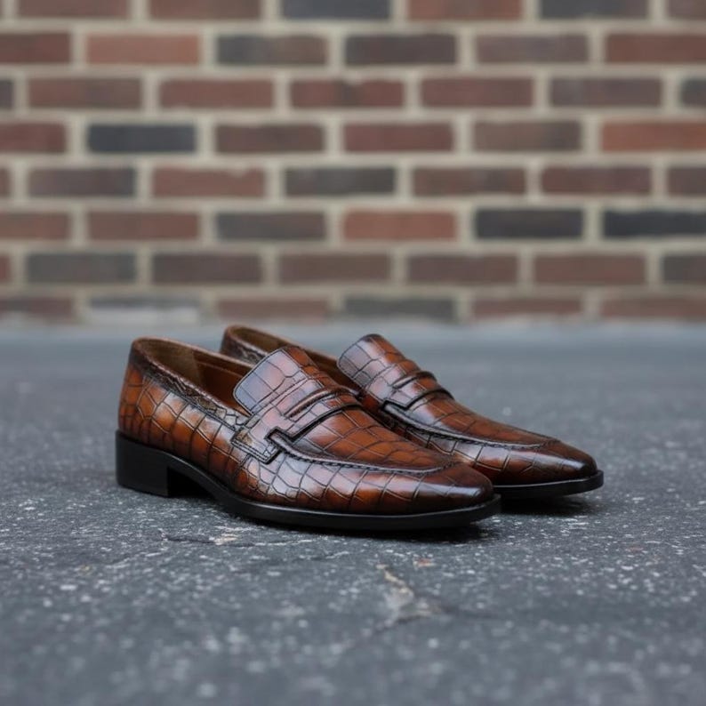 Handgemaakte leren loafers met krokodillentextuur: instappers in Italiaanse stijl afbeelding 1