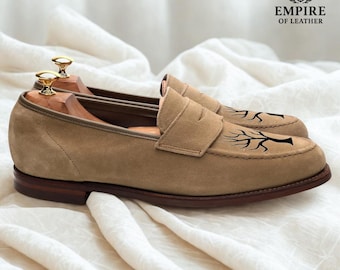 Handcrafted Suede Loafers: Beige Leather Dress Shoes with Tree Design