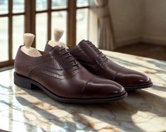 Handgemaakte bruine leren oxfordschoenen: klassieke geklede schoenen