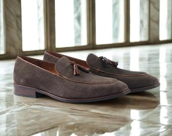 Mocasines de ante con borlas para hombre: Zapatos sin cordones de estilo italiano hechos a mano