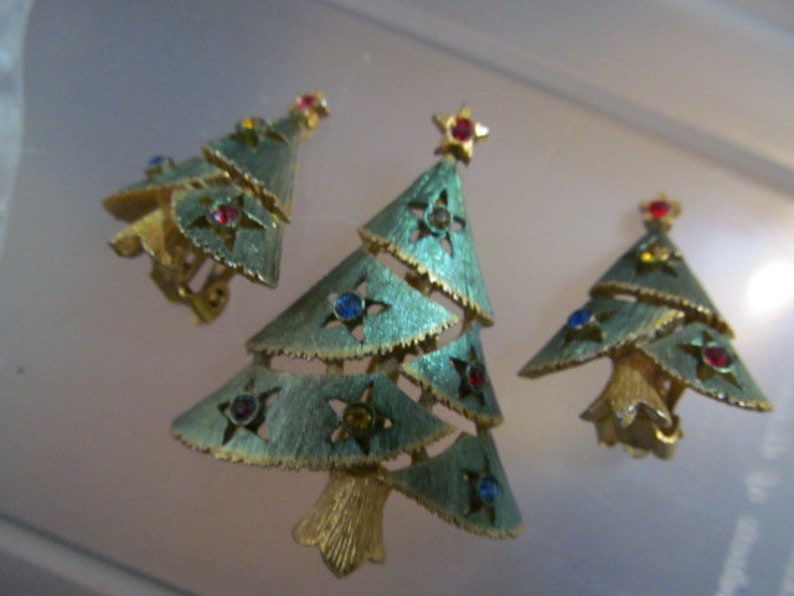 Holiday Rhinestone Brooch Christmas Tree Demi Parure Brooch Christmas Pin Earrings Clip Earrings