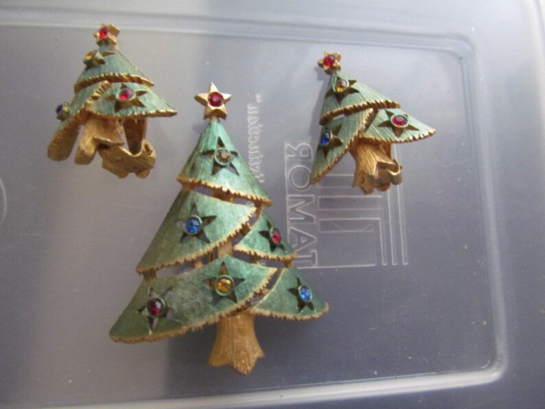 Holiday Rhinestone Brooch Christmas Tree Demi Parure Brooch Christmas Pin Earrings Clip Earrings