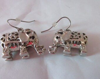 Boucles d'oreilles pendantes éléphant argentées en filigrane