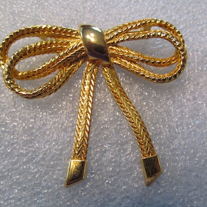 Vintage Gold tone Bow Brooch Pin