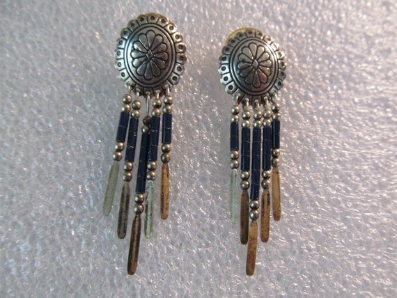 Pretty petite vintage Southwestern style sterling silver feather and colorful inlay heart single pierced earring stamped QT