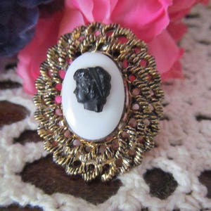 Oval Gold Tone Cameo Style Brooch Pin Vintage Costume Jewelry