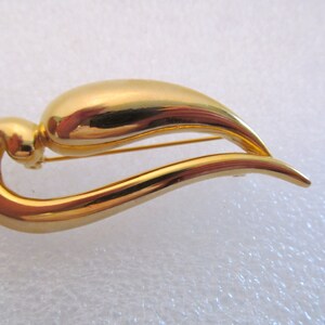 Vintage Gold Tone Brooch Pin
