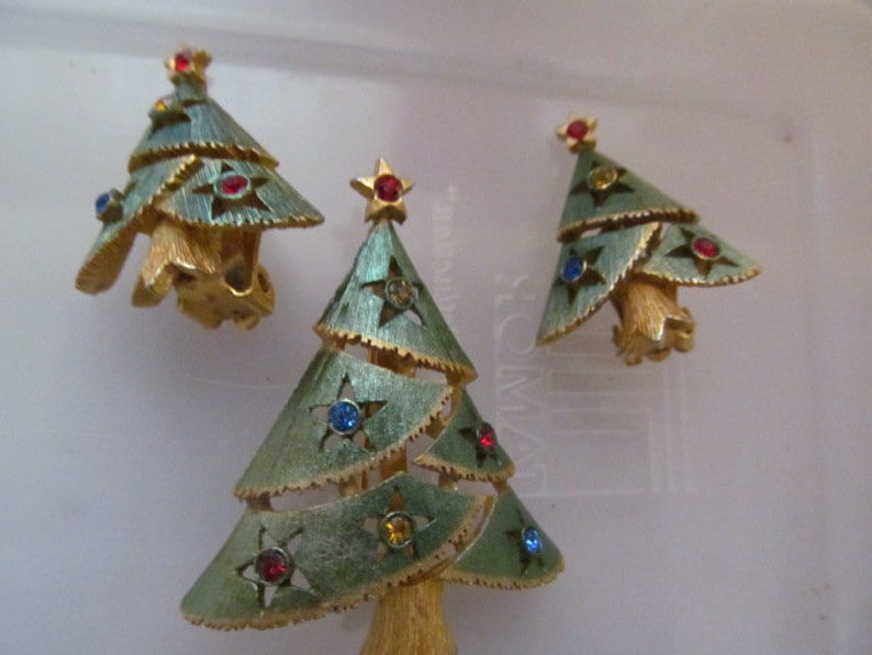 Holiday Rhinestone Brooch Christmas Tree Demi Parure Brooch Christmas Pin Earrings Clip Earrings