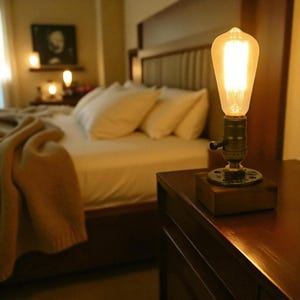 Industrial Iron Table Lamp: Retro Rustic Ambient Lighting