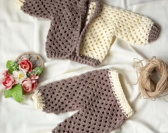 手編みかぎ針編みベビーセット新生児服、ベビーカーディガンとパンツのセット、ボヘミアン風ベビー服、ベビーシャワーギフト、新生児写真撮影用衣装