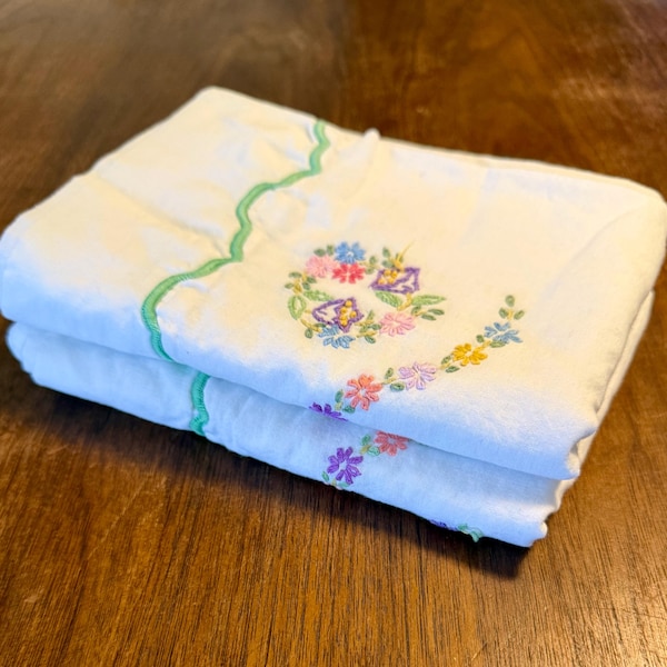Pair of Vintage Embroidered Multi-Color Daisy Flowers Floral Pillowcases