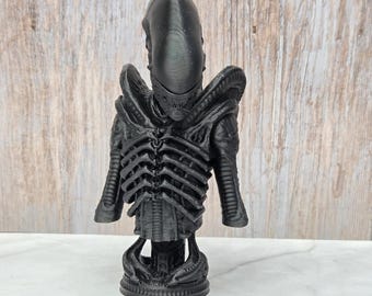 Xenomorph Inspired 3D Printed Bust – 6 Inch Sci-Fi Horror Collectible – Black Finish