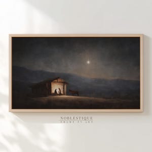Puede incluir: Una impresión enmarcada de una escena de la Natividad. La obra de arte representa un establo con figuras en su interior, un caballo y una estrella brillante en el cielo nocturno. La impresión tiene una paleta de colores oscura y un ambiente sombrío con un marco de madera. El texto "NOBLESTIQUE FRAME TV ART" está en la parte inferior.