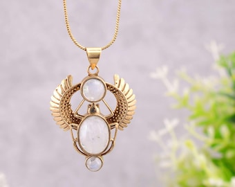 Colgante de escarabajo de piedra lunar: collar de escarabajo egipcio de latón