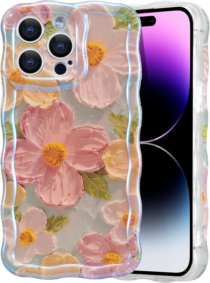 Pode incluir: Capa de telefone transparente com um design floral. A capa apresenta um relevo texturizado em relevo de flores rosa, amarelas e brancas com folhas verdes. O telefone dentro tem uma tela roxa e preta.
