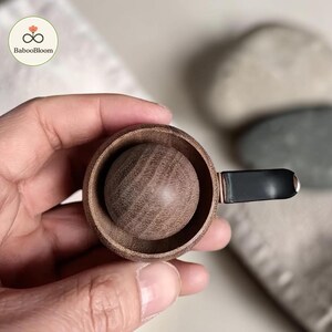 Auto Diffusor für ätherisches Öl aus Holz Kugelförmiger hängender Aroma Diffusor natürlicher Duft Lufterfrischer für Auto Haus Schlafzimmer Dekor Geschenk