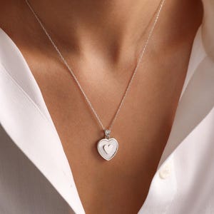 Pearl Initial Necklace,Personalized Letter Necklace Pendant,Custom Pearl Heart Necklace,Christmas Gift,Gift for Mom,Minimalist Jewelry