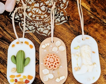 Suspensión perfumada de cera vegetal – Flor bohemia, Bota de vaquero o Cactus – Decoración de pared perfumada – Ambiente rústico chic – Perfume de Grasse