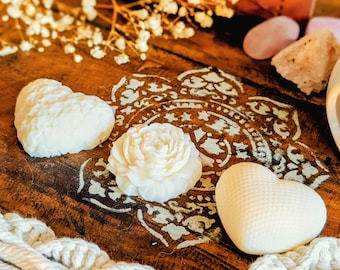 Caja de regalo Boho: 3 aromas derretidos, corazones y flores