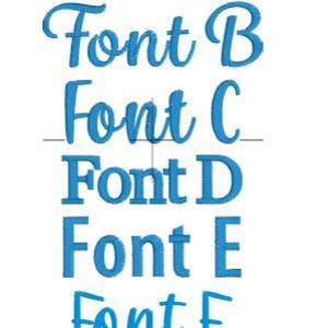 Pode incluir: Uma lista vertical de seis amostras de texto bordadas em azul rotuladas como Font A, Font B, Font C, Font D, Font E e Font F. Cada linha exibe um estilo de fonte diferente em fio azul brilhante, mostrando v&aacute;rias op&ccedil;&otilde;es de letras.