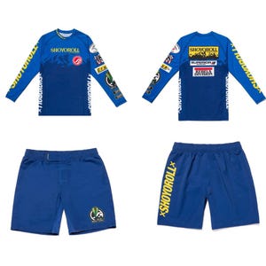 Könnte beinhalten: Blaues Sportuniform-Set mit langärmligem Shirt und Shorts. Das Shirt hat ein Farbverlaufsdesign und Aufnäher mit dem Text "SHOYOROLL". Die Shorts tragen ebenfalls "SHOYOROLL" in Gelb. Die Uniform ist für sportliche Aktivitäten konzipiert.