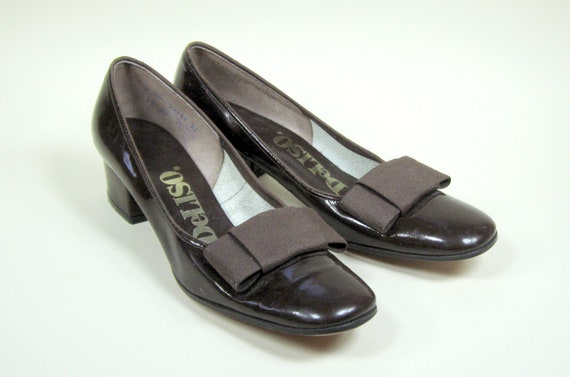 1960s Brown Patent Leather Pumps Bow Womens 6AA - image 5