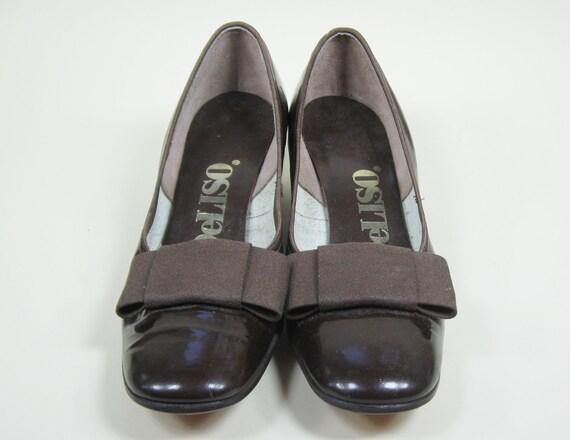 1960s Brown Patent Leather Pumps Bow Womens 6AA - image 2
