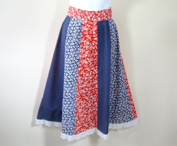 1970s Red White Blue Skirt Blouse Set Floral Patc… - image 3