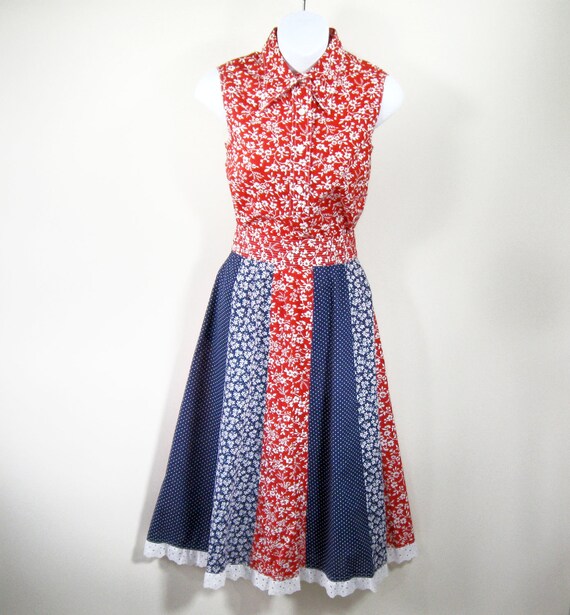 1970s Red White Blue Skirt Blouse Set Floral Patc… - image 2