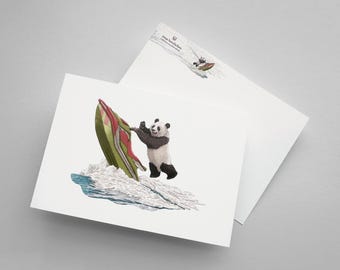 Grappige dierenansichtkaart | Panda op een jetski-avontuur | Leuke kunstkaart, illustratie van watersporten, verjaardagskaart, humoristische dierenkaart