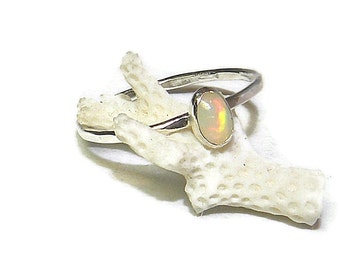 Dainty Welo Opal Oval Ring, Hammered Sterling Silver Stacking Ring with Natural Gemstone R160