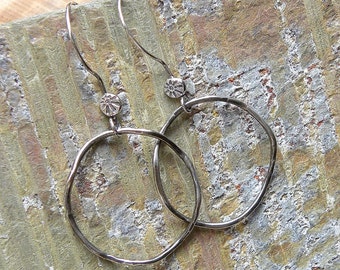 Sterling Silver Wavy Hoop Earrings with a Sunburst Motif E146