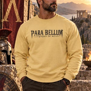 Para Bellum Latin Quote Sweatshirt – Prepare for War Distressed Gothic Typography Design