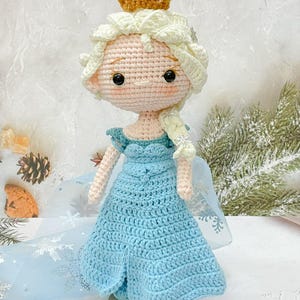 Virkad prinsess Elsa docka: Handgjord Amigurumi Frost Queen bild 9