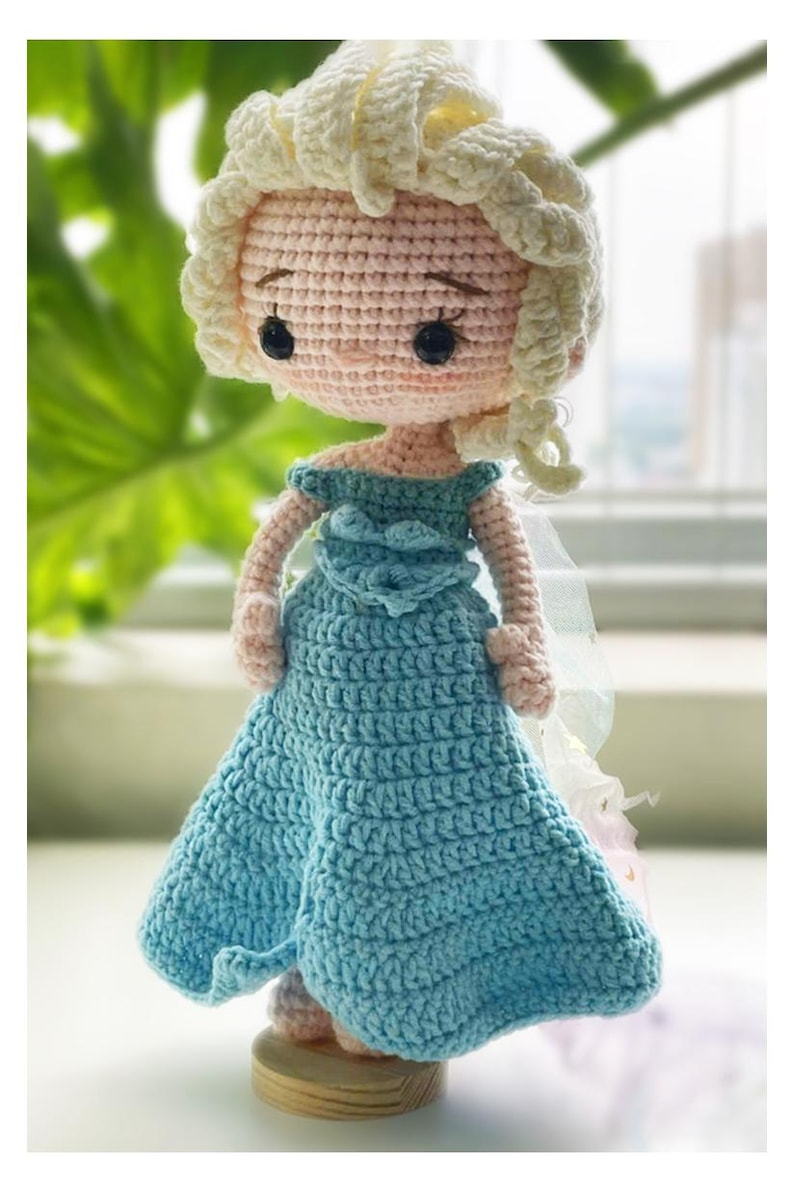 Virkad prinsess Elsa docka: Handgjord Amigurumi Frost Queen bild 3