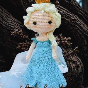 Virkad prinsess Elsa docka: Handgjord Amigurumi Frost Queen bild 2