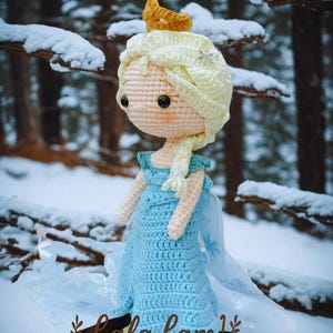 Virkad prinsess Elsa docka: Handgjord Amigurumi Frost Queen bild 6