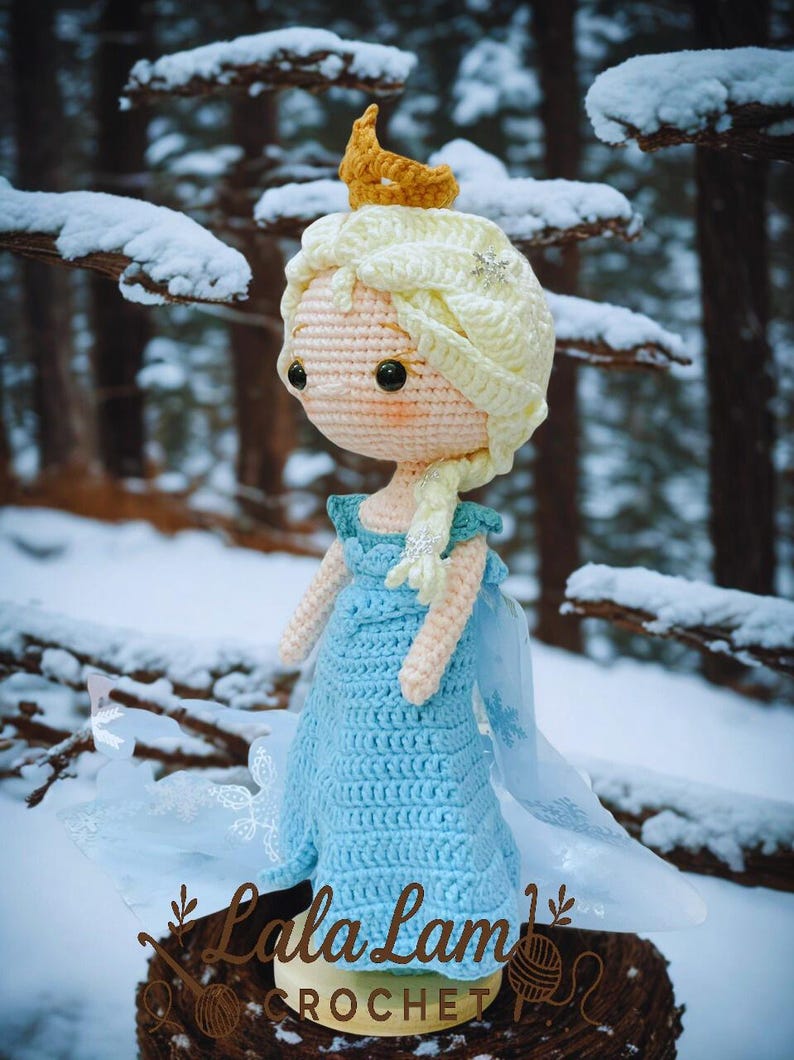 Virkad prinsess Elsa docka: Handgjord Amigurumi Frost Queen bild 6