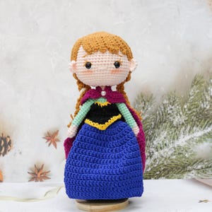 Muñeca de ganchillo de la princesa Anna: Amigurumi hecho a mano, regalo para fans de Frozen imagen 1