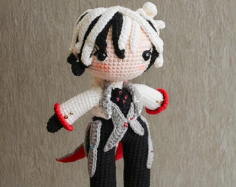 Handgjord virkad animedocka, svartvit amigurumi plyschfigur, skrivbordsdekoration