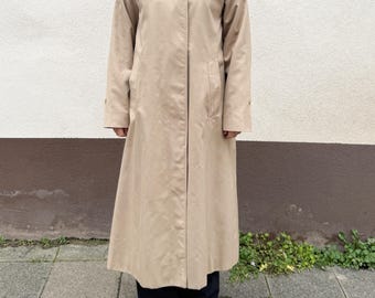 Płaszcz typu trencz vintage, Burberry, damski płaszcz typu trencz, płaszcz detektywistyczny, vintage, retro płaszcz typu trencz, beżowy płaszcz typu trencz, lata 80., lata 90., płaszcz typu trencz Burberry