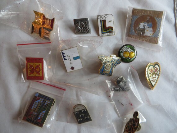 Lots of Vintage Pins- Quilters, Olympic Pins and … - image 2