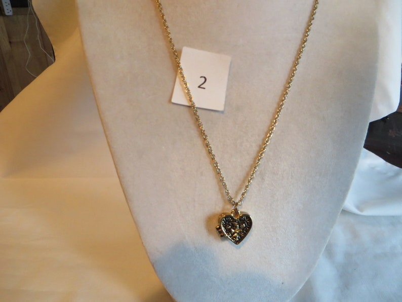 Gold Locket Necklaces, necklace, Knotted Chain, locket, gold tone, heart, box image 4