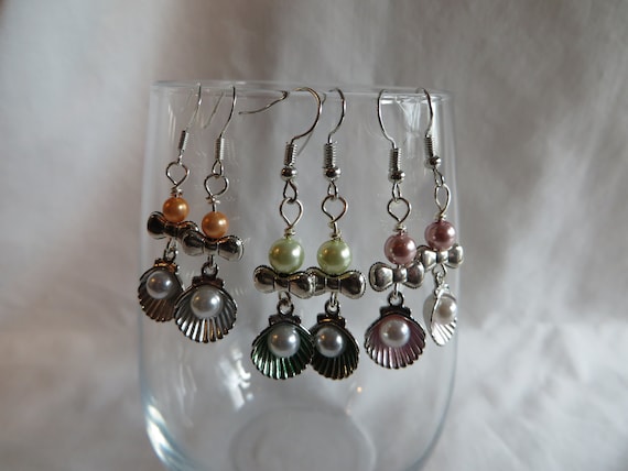 Clamshell and Bowtie Earrings, earring, dangle, b… - image 1