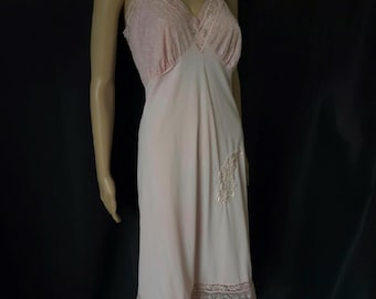 Lacy Embroidered Pastel Pink Vintage 1940s 50s Nylon Full SLIP - sz 42