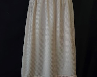 Pastel Pink Pinstripe Vanity Fair vintage 1970s Lacy Nylon Half SLIP - Med T T