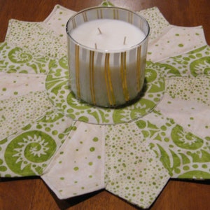 Batik Table Topper,Dresden Plate Table Topper,Reversible Table Topper,Quilted Table Topper,Green Batik Table Topper, Placemat, Table Linen