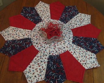 Patriotic Table Topper,Quilted Table Topper,Independence Day decoration,Reversible TableTopper,Table Linen, Dresden Plate Table Topper, Gift