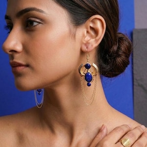 Pendientes de escarabajo de lapislázuli, pendientes colgantes de escarabajo egipcio, pendientes de cadena de oro y latón, pendientes llamativos de piedra azul.